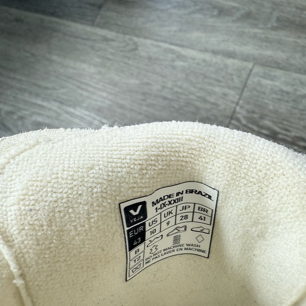 Veja Campo Leather White Sneakers with Olive Accents - Like new - Picture 6 of 6